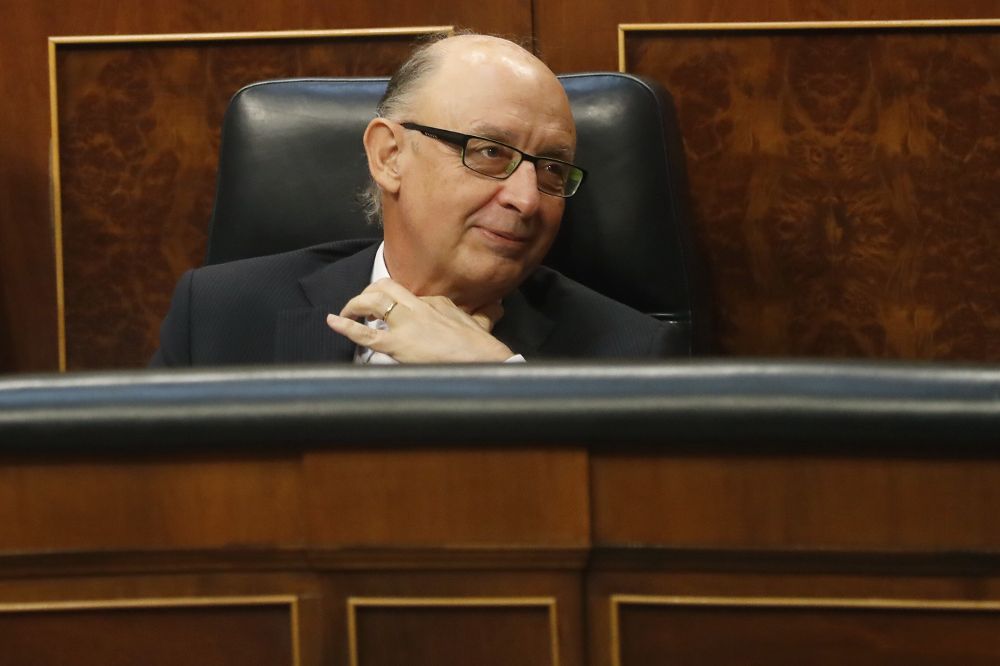 El ministro de Hacienda, Cristóbal Montoro, esta tarde en el pleno del Congreso, en la primera sesión de debate y votación de enmiendas parciales a los Presupuestos Generales del Estado de 2017.