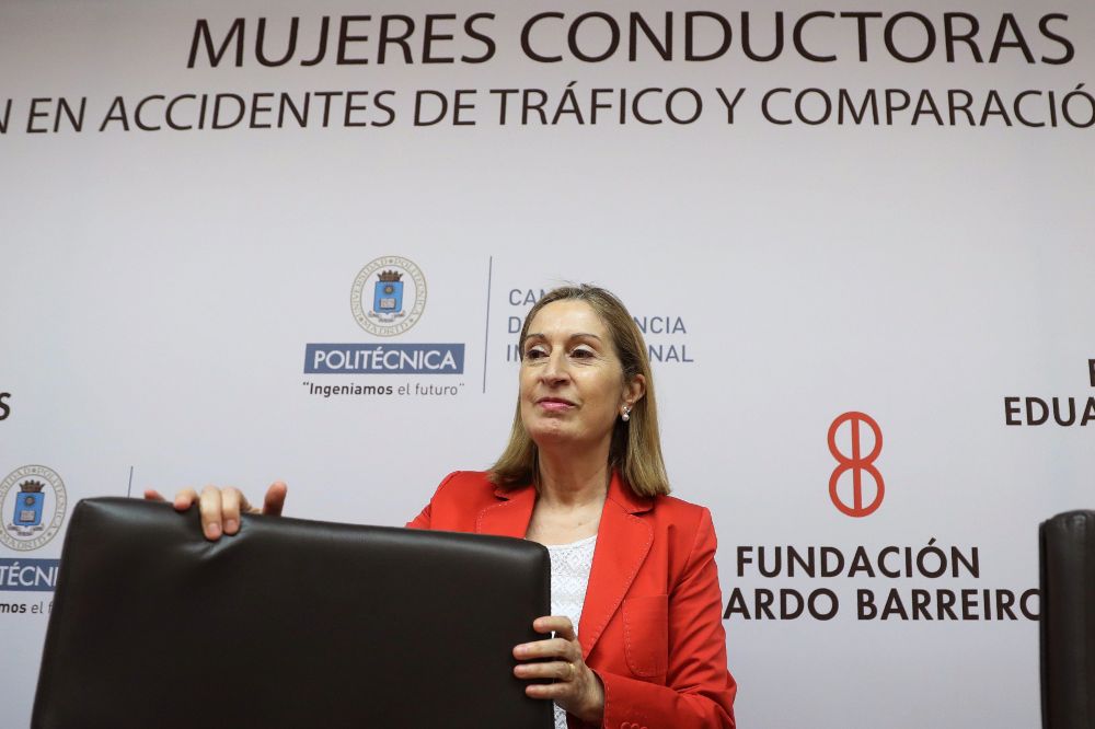 La presidenta del Congreso de Los Diputados, Ana Pastor, a su llegada a la presentación del informe sobre implicación de conductores mujeres y varones en accidentes tráfico.
