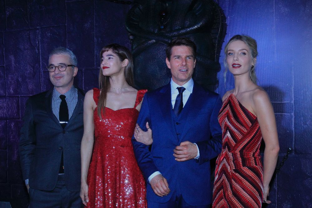 (i-d) El director Alex Kurtzman, y los miembros del reparto, la actriz Sofia Boutella, el actor Tom Cruise y la actriz Annabelle Wallis, de "La Momia".
