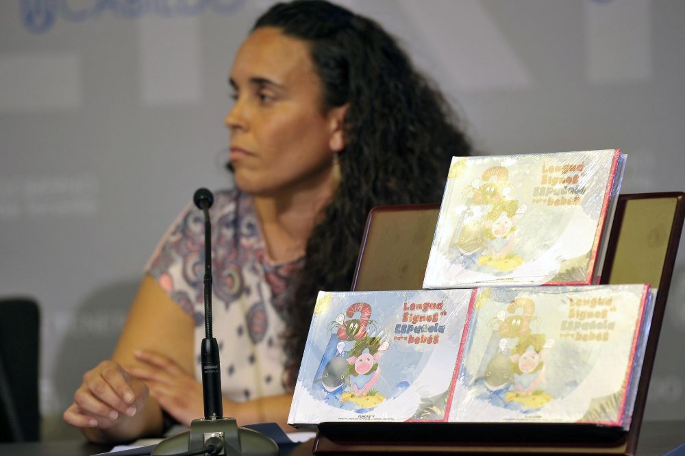 Funcasor presentó ayer el primer libro para enseñar la lengua de signos española a niños desde los 6 meses de edad.