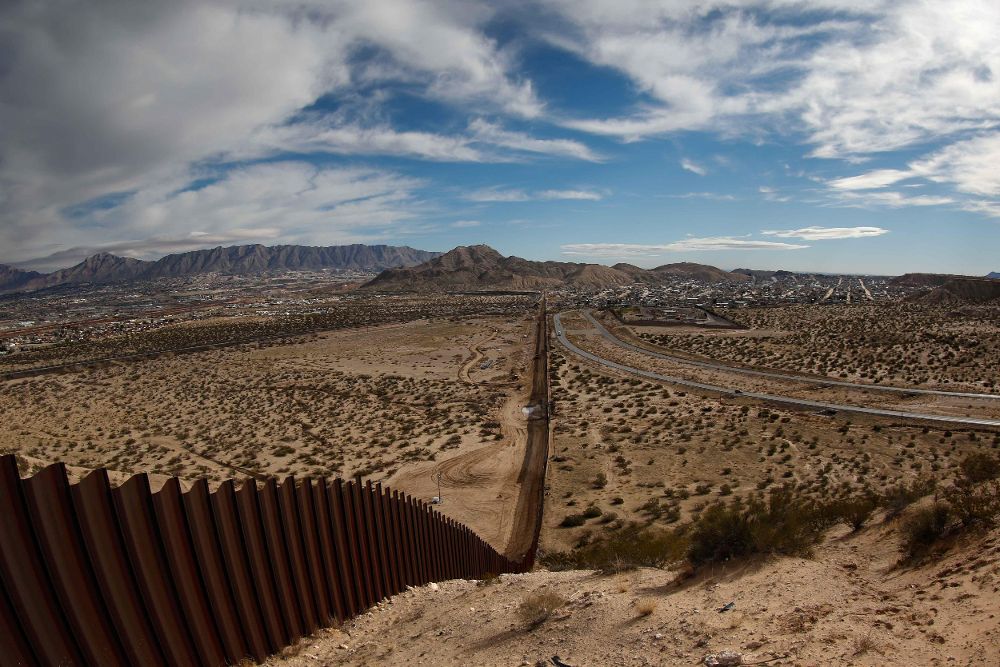 Fotografía de archivo del 19 de enero de 2017, de la valla fronteriza en Ciudad Juárez (México). 