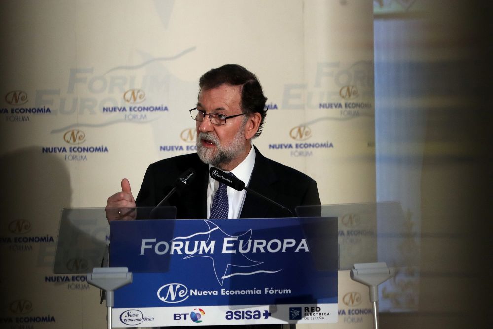 El presidente del Gobierno Mariano Rajoy, durante la presentación de la presidenta de la Comunidad de Madrid, Cristina Cifuentes, que protagonizó hoy un desayuno informativo en un hotel de Madrid.
