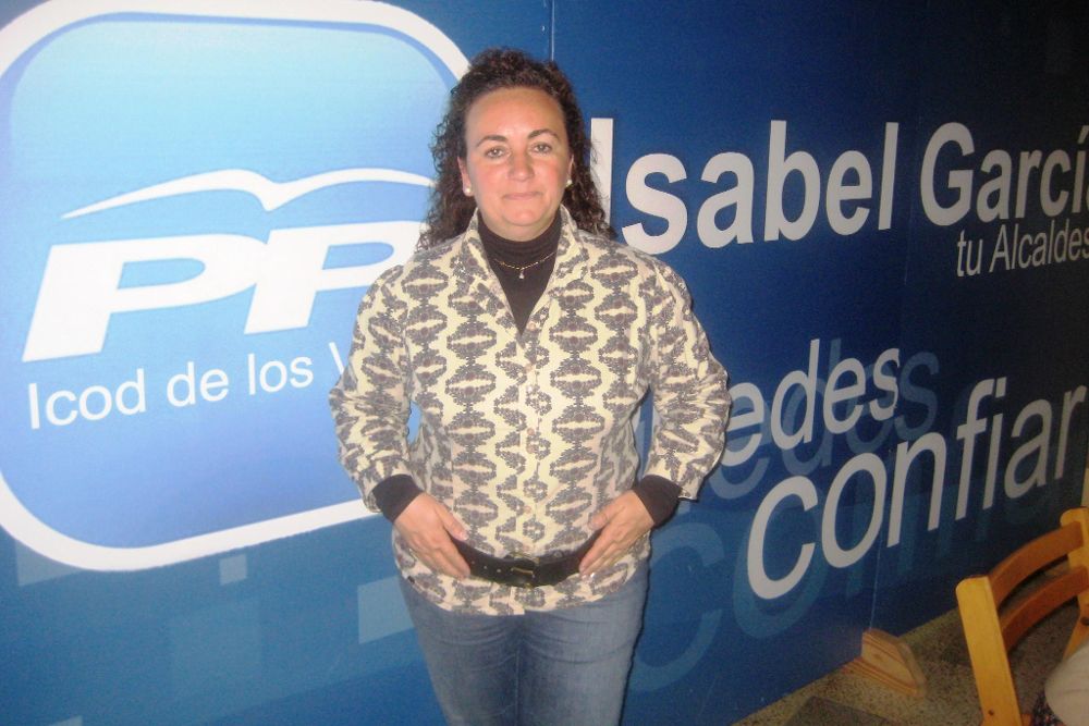 La portavoz local del PP y senadora, Isabel García, podría ocupar la Alcaldía de consumarse la censura negociadora.