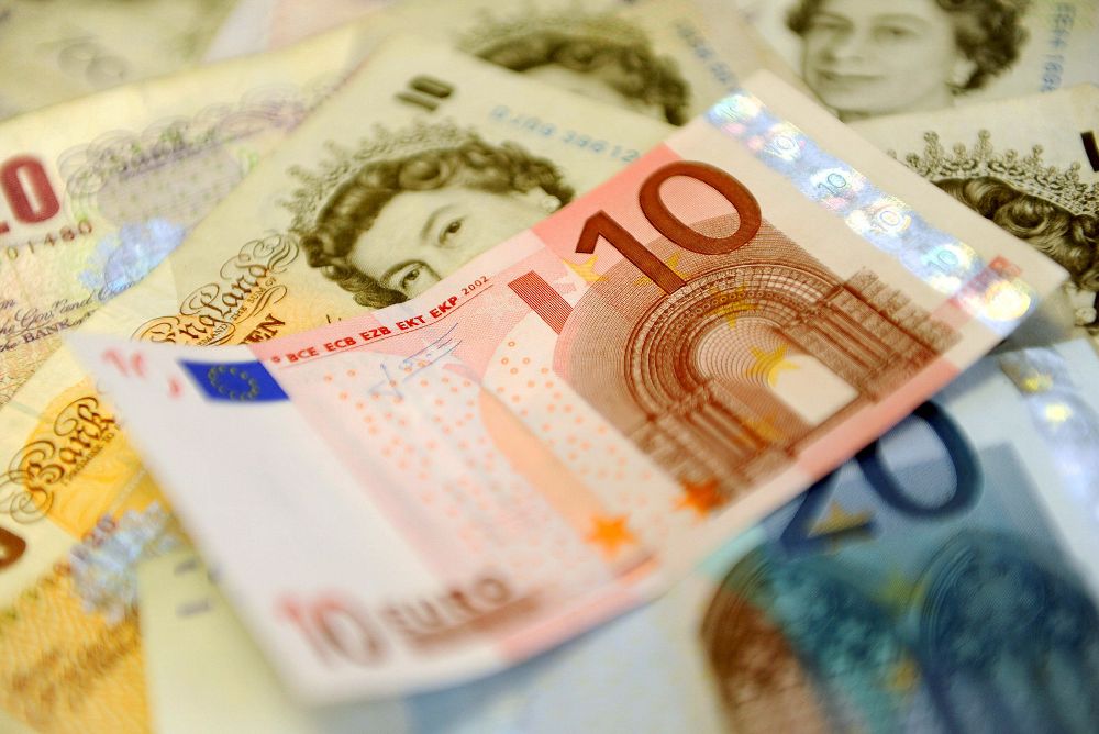 La libra se ha depreciado respecto al euro desde que se anunció el triunfo del "brexit".