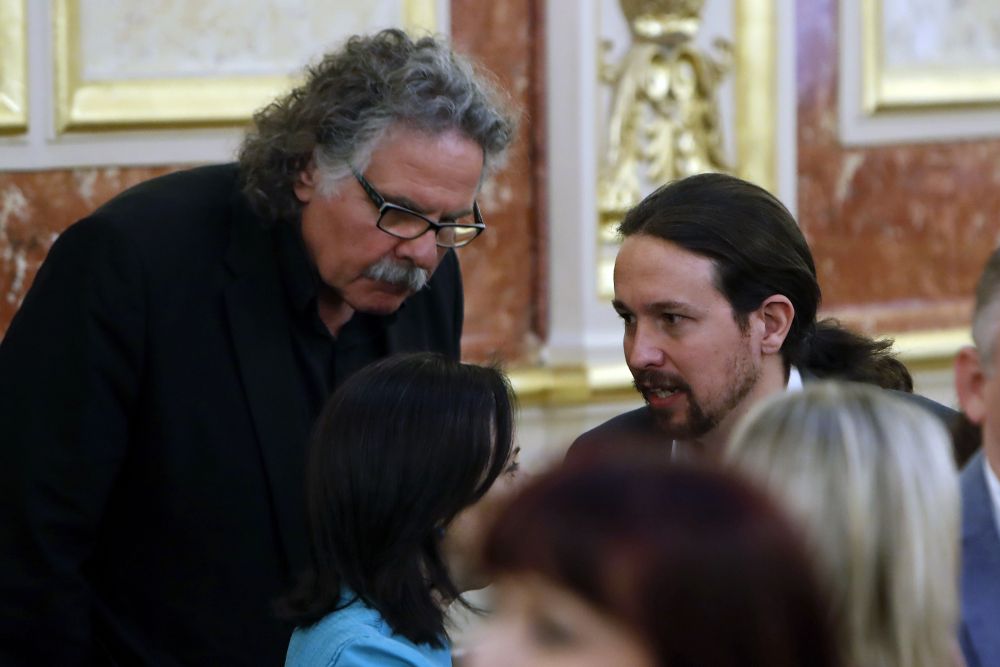 El portavoz parlamentario de ERC, Joan Tardà (i) y el líder de Unidos Podemos, Pablo Iglesias.
