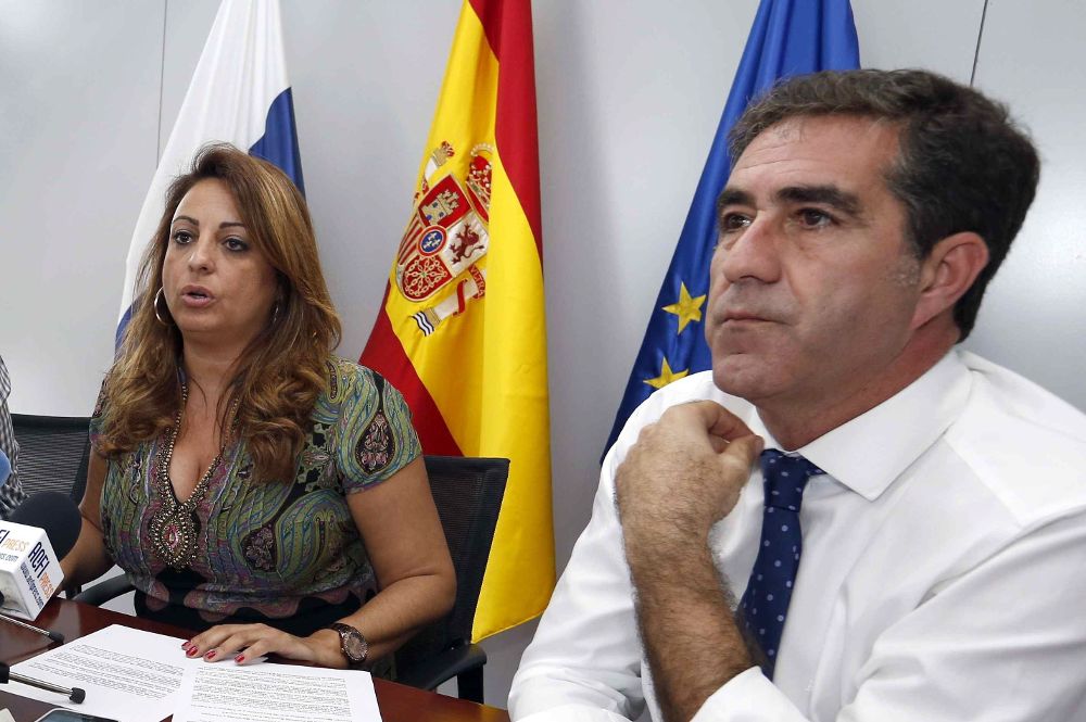 Cristina Valido y el viceconsejero de Políticas Sociales, Francisco Candil.