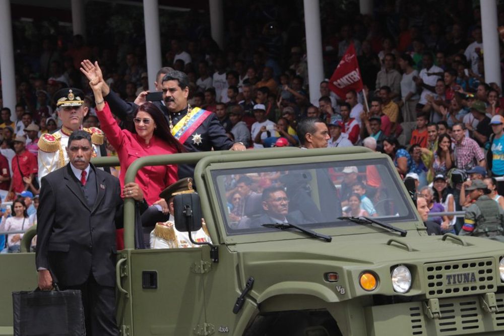 Desfile militar con la participación del presidente Nicolás Maduro.