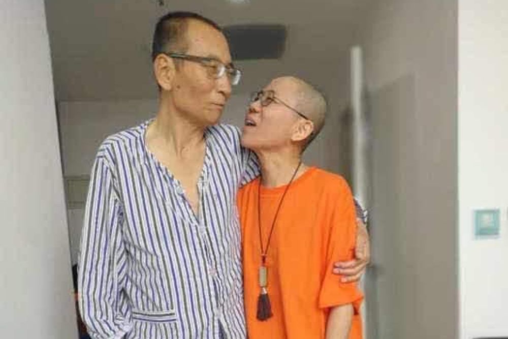 Liu Xiaobo (i) y su mujer, Liu Xia.