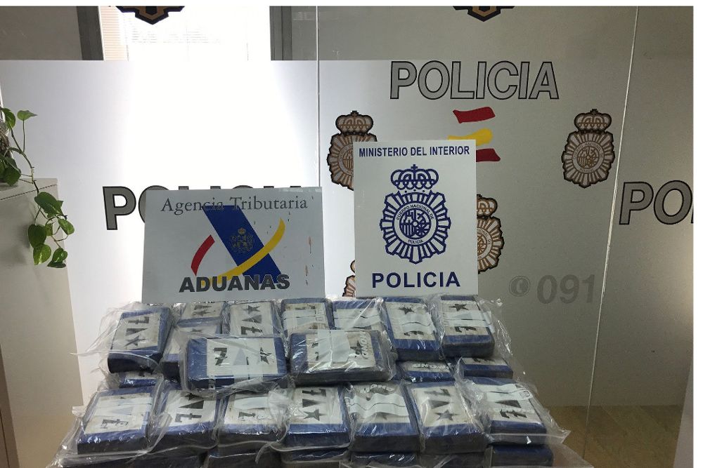 Fotografías facilitadas por la Policía Nacional de118 kilos de cocaína hallados en un contenedor en el Puerto de Algeciras (Cádiz).
