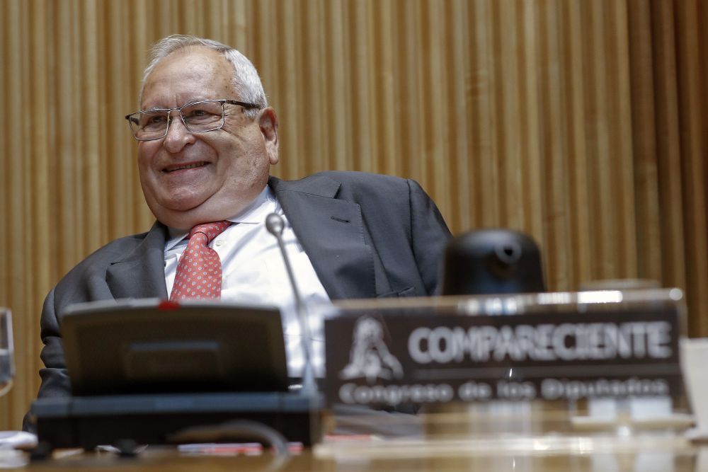 El extesorero del PP Ángel Sanchís momentos antes de comparecer en la comisión.