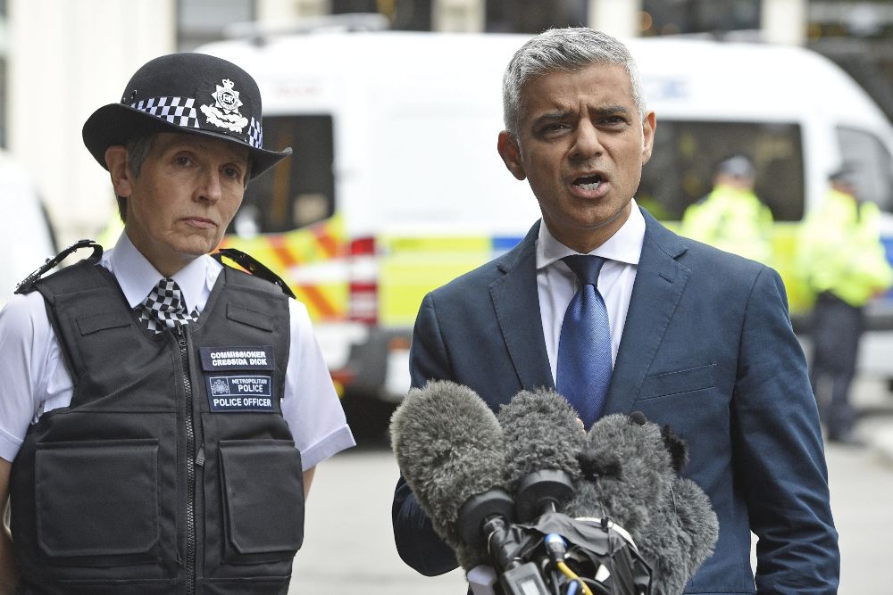 El alcalde de Londres, Sadiq Khan (d), y la comisaria de la Policía Metropolitana de Londres (Met), Cressida Dick.