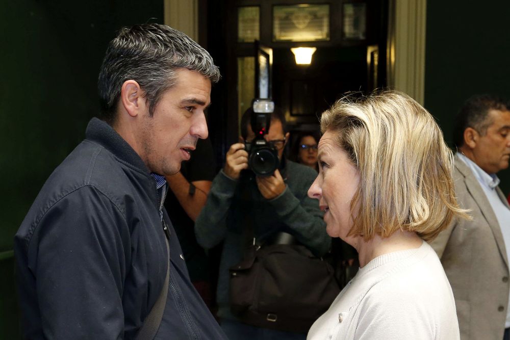 Los dirigentes de Coalición Canaria Ana Oramas (d) y Narvay Quintero (i).