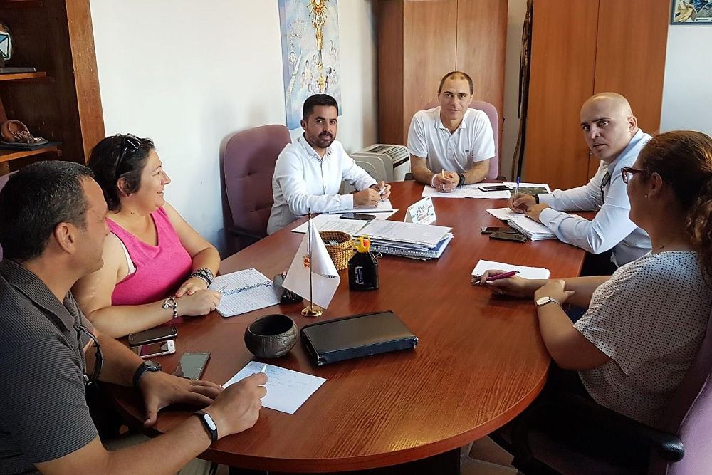 Onán Cruz se reunión con el alcalde de Mazo y la alcaldesa de Fuencaliente.