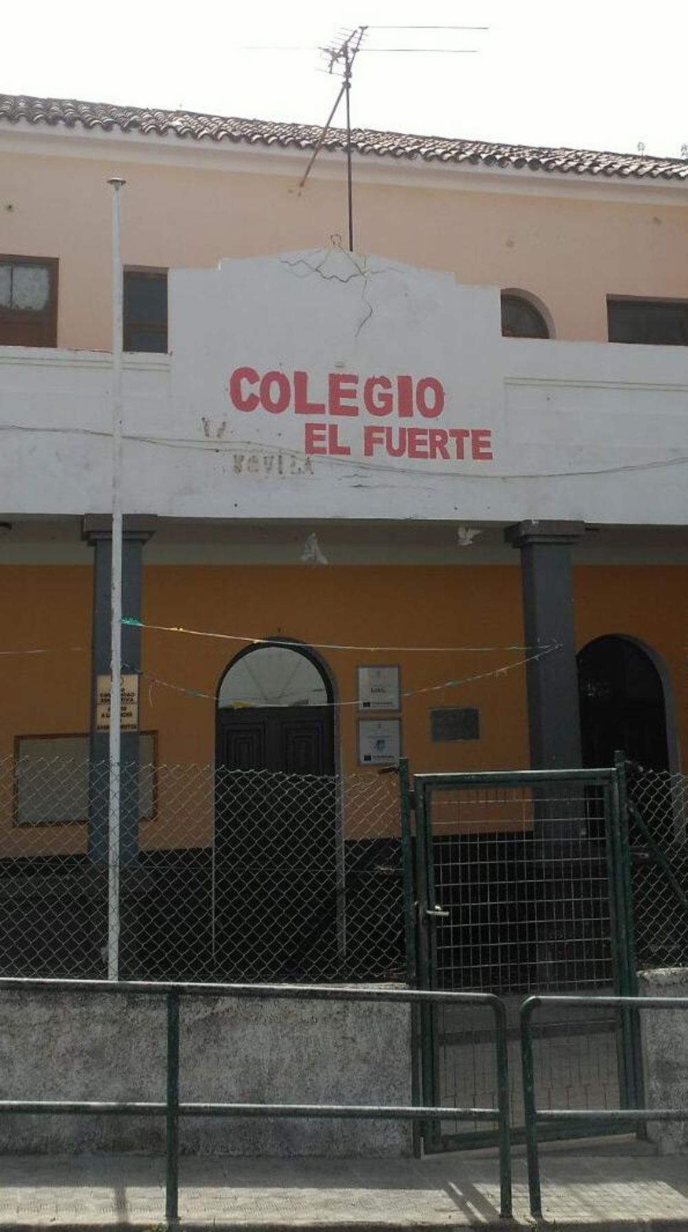 Escuela unitaria cerrada en El Fuerte.