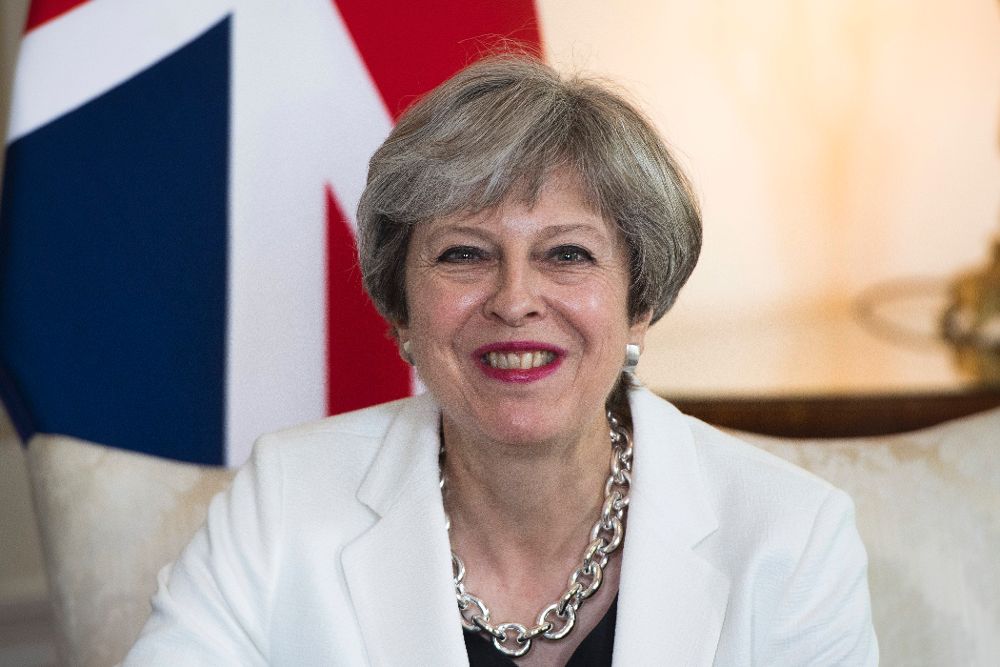 La primera ministra del Reino Unido, Theresa May, tiene un sueldo inferior al de numerosos periodistas y presentadores de la BBC.