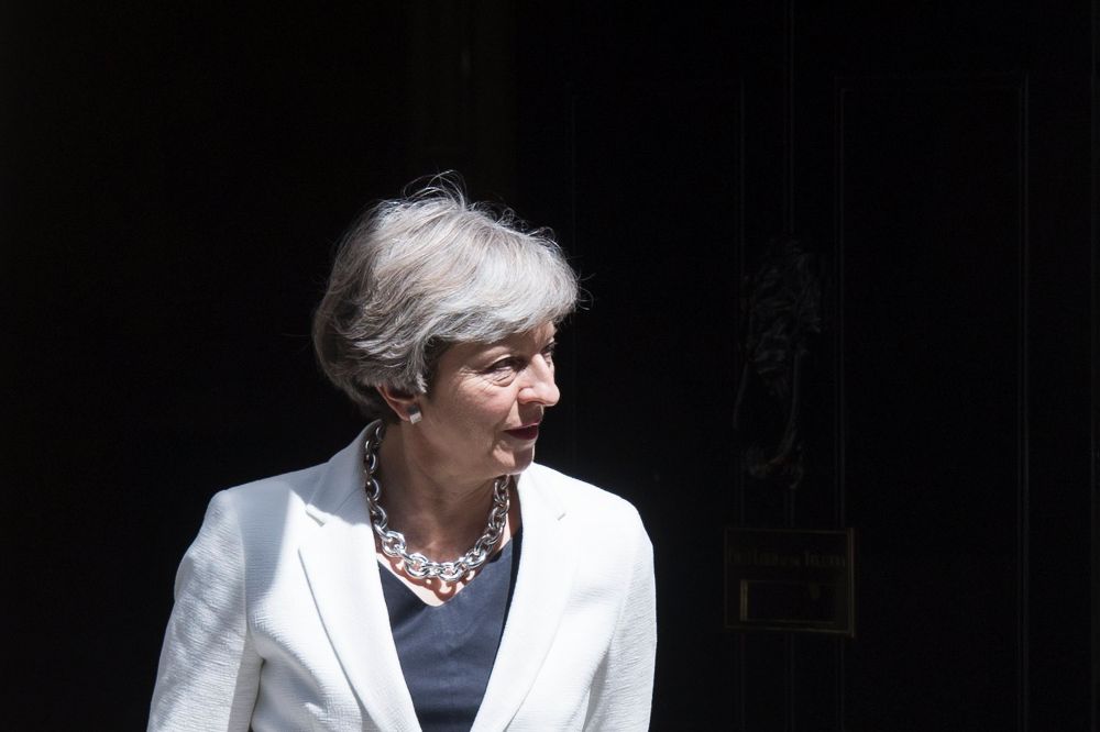 La primera ministra del Reino Unido, Theresa May, llega al número 10 de Downing Street.