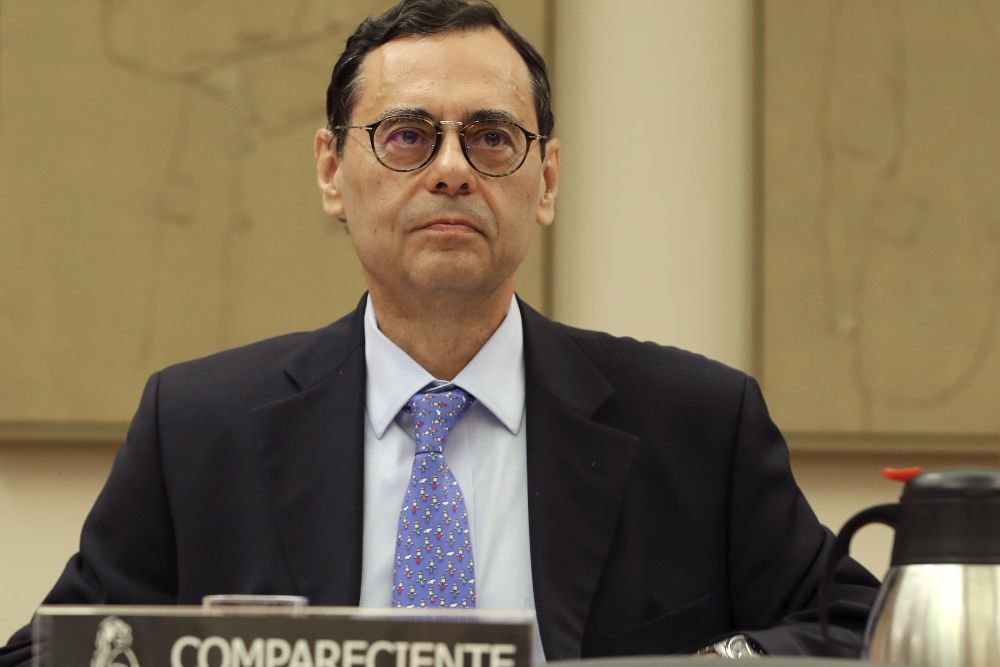 El ex gobernador del Banco de España Jaime Caruana, hoy, durante su comparecencia en la Comisión de Investigación del Congreso de los Diputados.