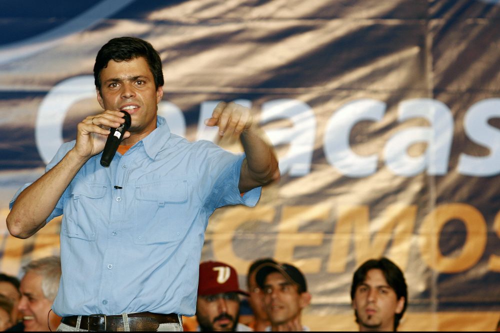 Fotografía de archivo del 23 de abril de 2008 del líder opositor Leopoldo López.