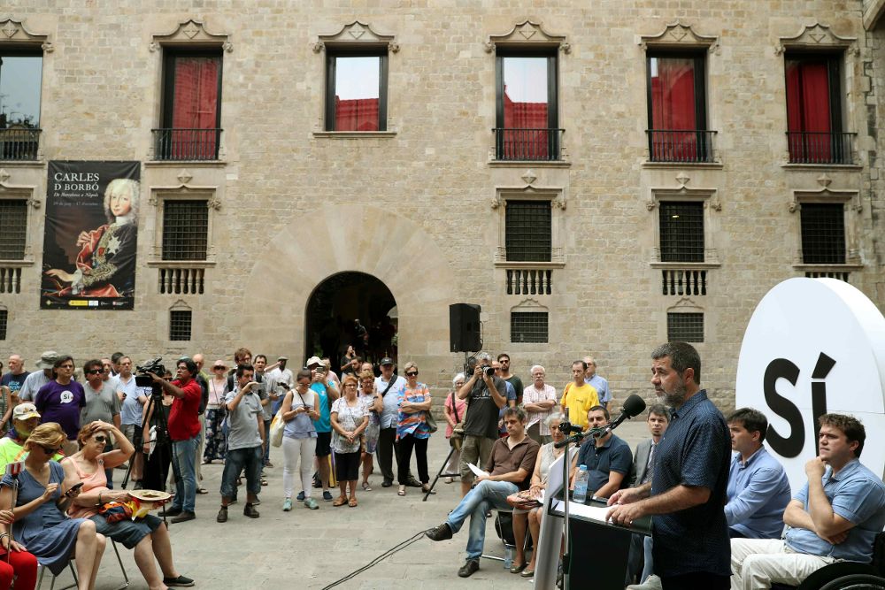 Acto celebrado esta mañana en Barcelona en el que el presidente de la Asamblea Nacional Catalana, Jordi Sánchez (3º d), ha presentado la campaña.