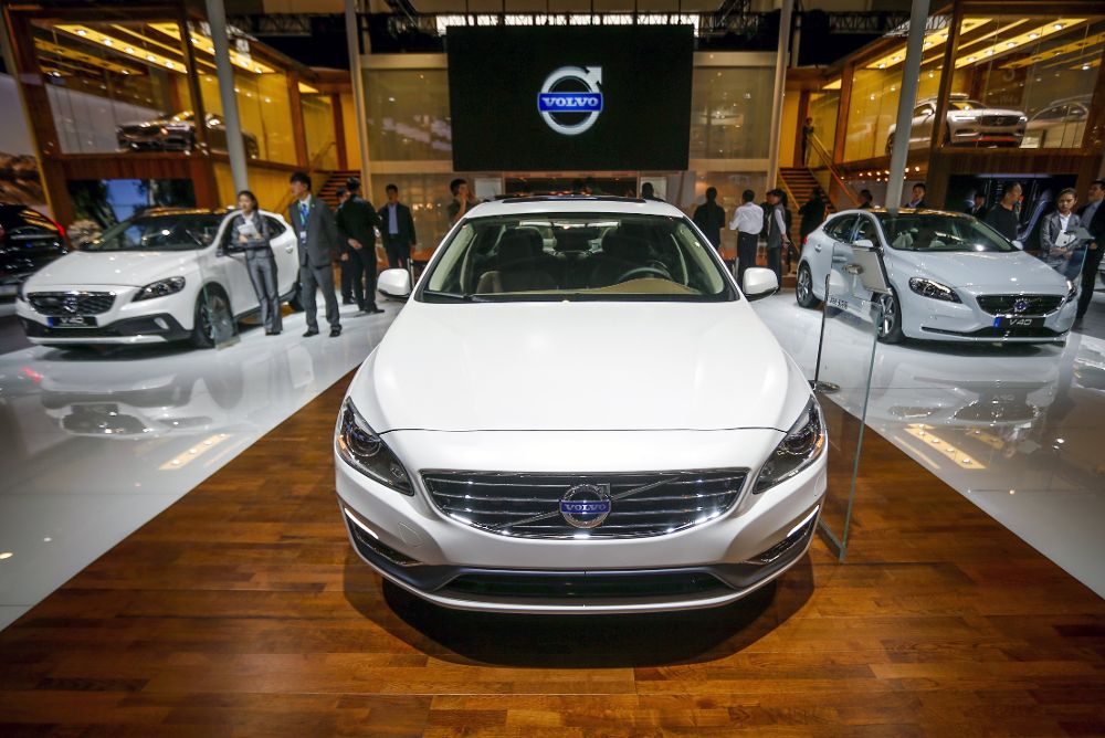 Modelo del híbrido de Volvo S60L. El fabricante ha anunciado que, a partir de 2019, todos los modelos que lance al mercado contarán con un motor eléctrico.