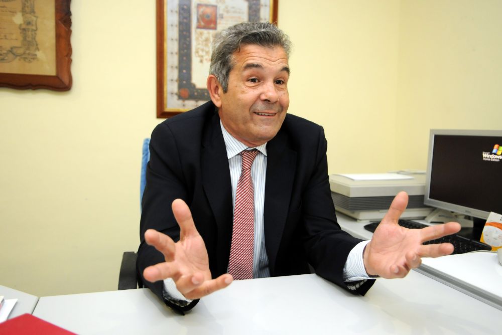 Antonio Cabrera en su consulta, en 2012.