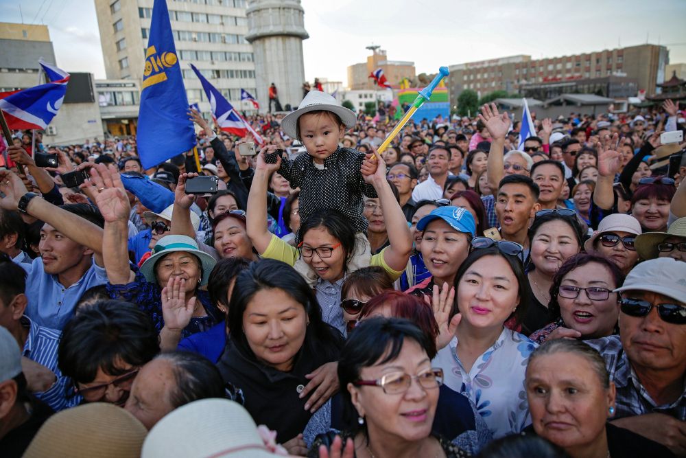 Ciudadano mongoles celebran la victoria de su candidato en las últimas elecciones presidenciales, celebradas en julio pasado.
