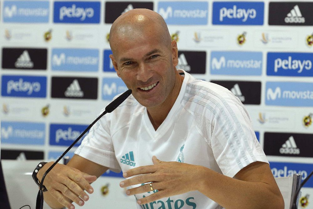 El técnico francés del Real Madrid, Zinedine Zidane, durante la rueda de prensa ofrecida hoy tras el entrenamiento.