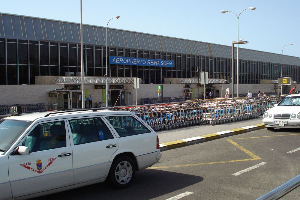 Treminal del aeropuerto Tenerife Sur.
