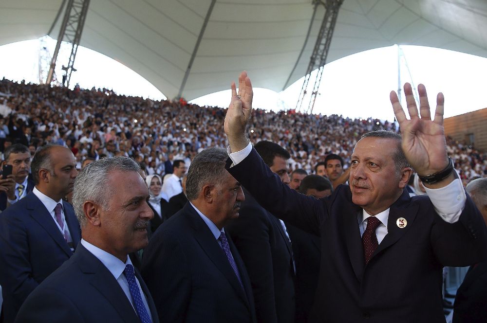El presidente de Turquía, Recep Tayyip Erdogan (d).