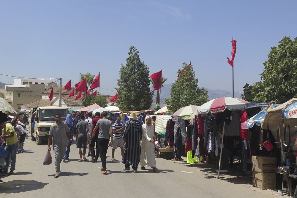 Día de mercado semanal de Bab Taza, cabeza de la comarca de Tinghaya, en el norte del país, lugar donde nació Abdelbaky Essaty, el imán de Ripoll.