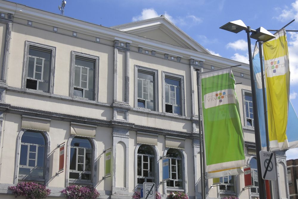 Exterior del Ayuntamiento de Vilvoorde (Bélgica). 