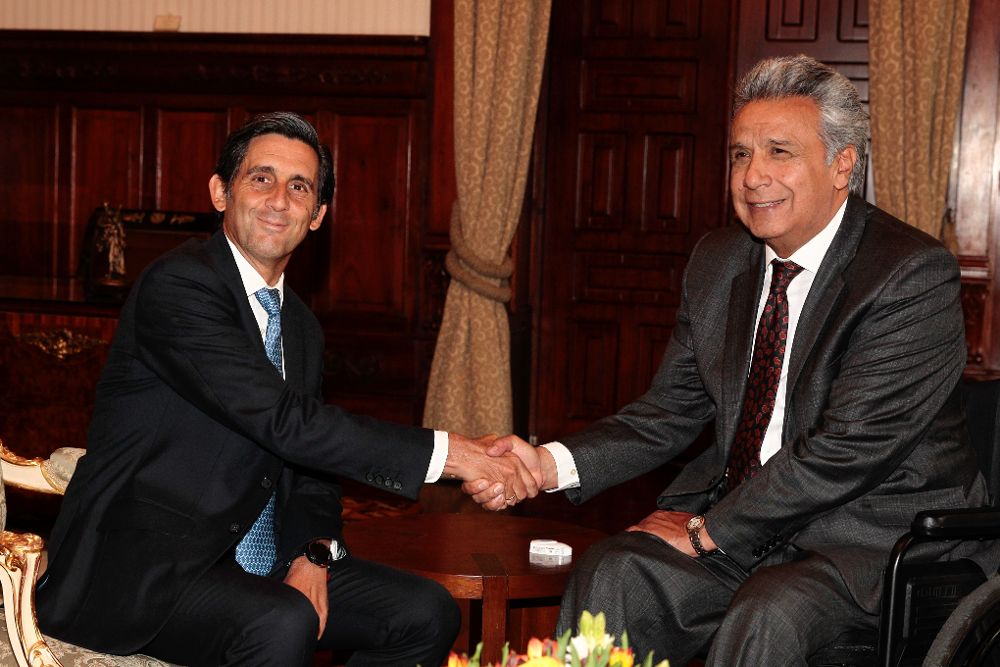 El presidente de Ecuador, Lenin Moreno (d), se reúne con el presidente ejecutivo de Telefónica, José Maria Álvarez Pallete.