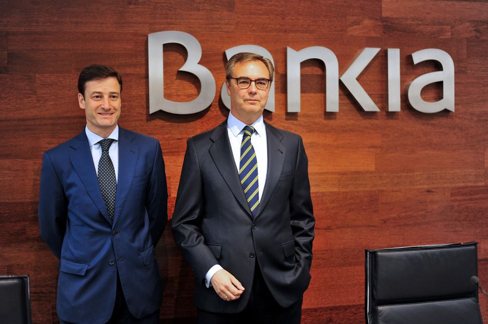 José Sevilla, consejero delegado de Bankia (d) y Leopoldo Alvear, director financiero.