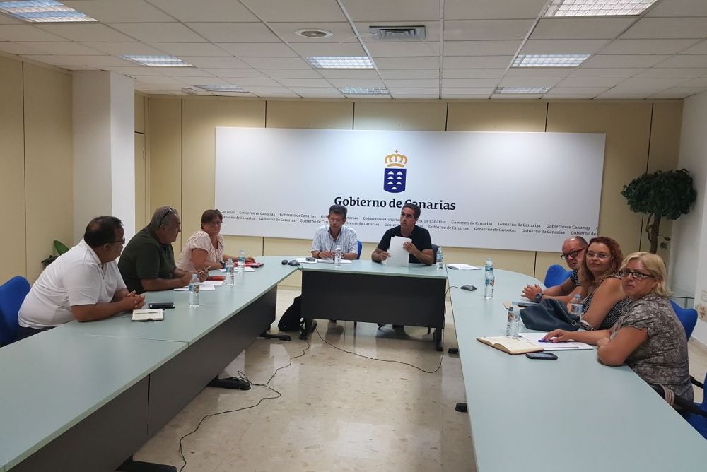 Reunión en la que UGT solicitó al Gobierno de Canarias que vele por los derechos laborales del personal de seguridad.