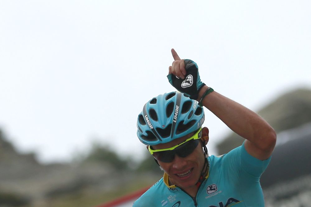 El ciclista colombiano del equipo Astana, Miguel Angel López, se ha proclamado el vencedor de la undécima etapa de la Vuelta Ciclista a España.