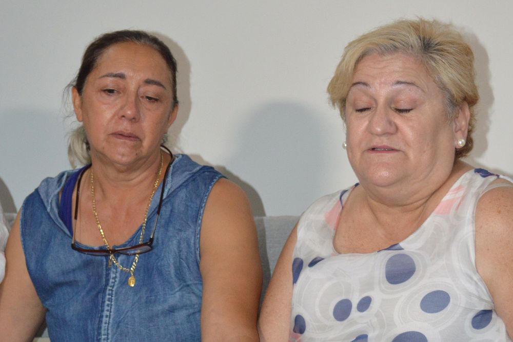 Las madres de Jorge Fernández y Pilar Garrido, Adriana González (i) y Rosa María Santamans Martín.