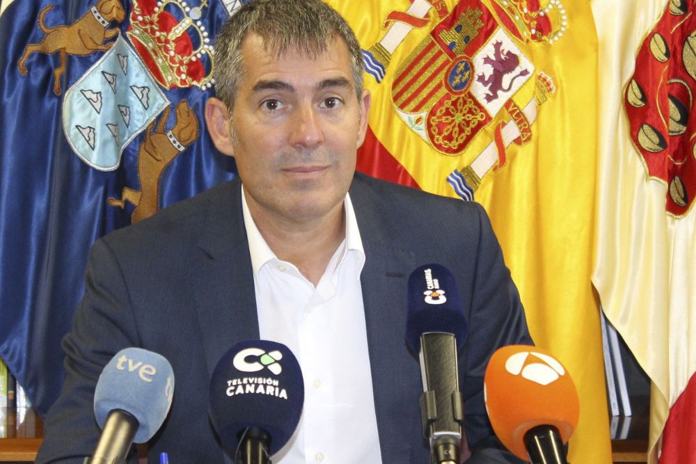 El presidente del Gobierno de Canarias, Fernando Clavijo, en rueda de prensa.