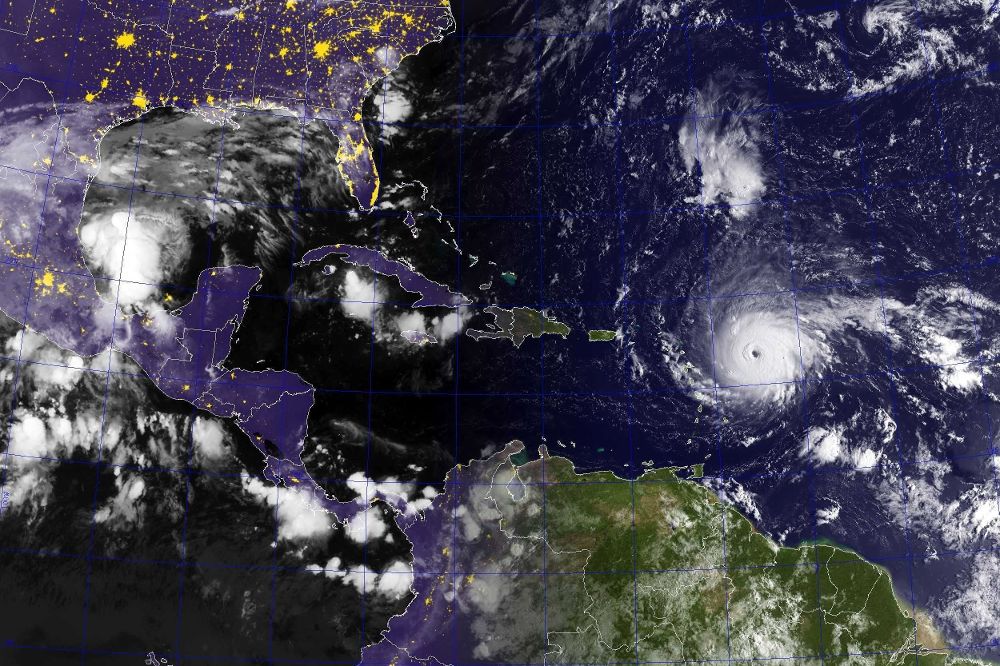 Fotografía tomada desde el espacio tomada por el satélite GOES-East que muestra el huracán Irma sobre el Océano Atlántico ayer, 5 de septiembre.