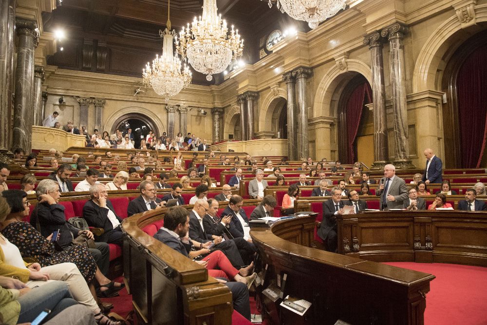 Vista del hemiciclo durante la tarde de hoy en la sesión de control en el Parlament de Cataluña.