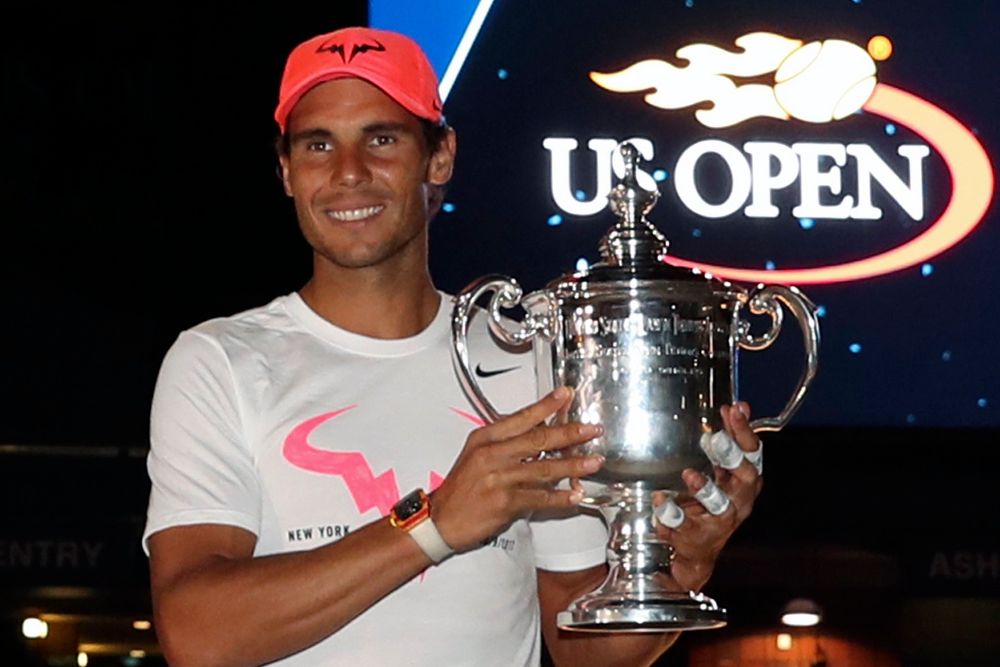 Rafael Nadal of Spain poses with his championship trophy during a photo opportunity after defeating Kevin Anderson of South Africa to win the US Open Tennis Championships men's final round match at the USTA National Tennis Center in Flushing Meadows, New York, USA, 10 September 2017. (España, Abierto, Tenis, Nueva York, Sudáfrica, Estados Unidos)
