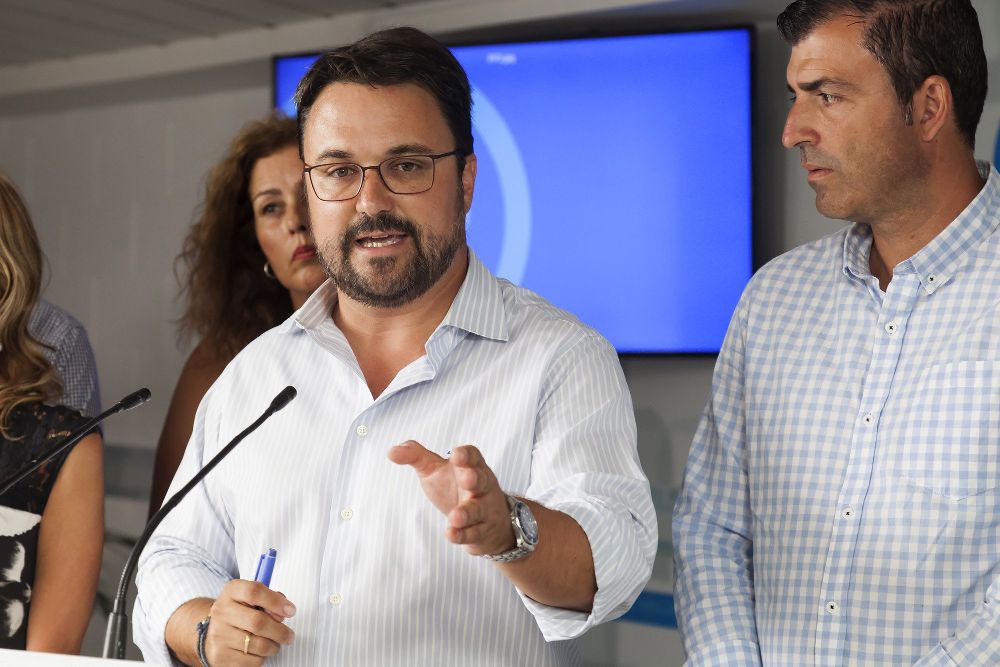 -El presidente del Partido Popular en Canarias, Asier Antona, ofreció hoy una rueda de prensa previa a la reunión que mantuvo con los presidentes insulares de su partido en Canarias.