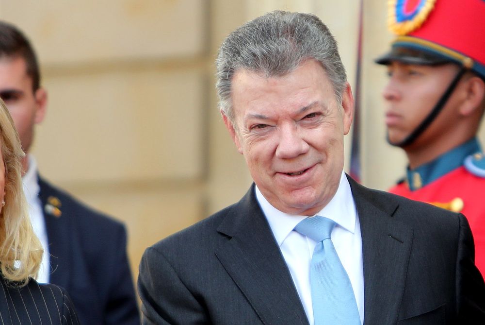 Juan Manuel Santos (i).