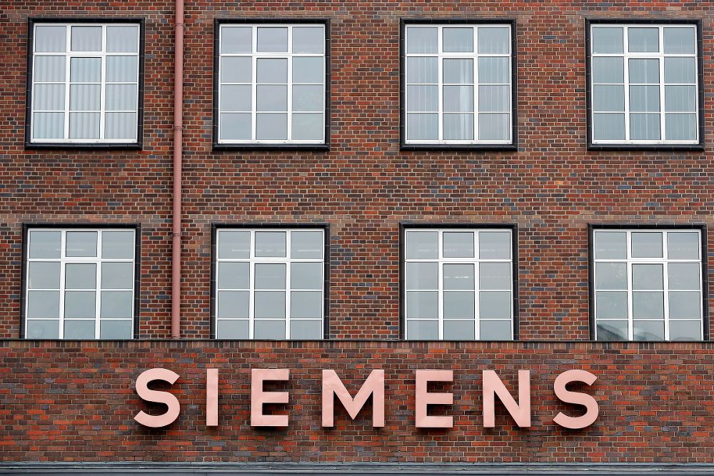 Logo de Siemens en Berlín (Alemania). 