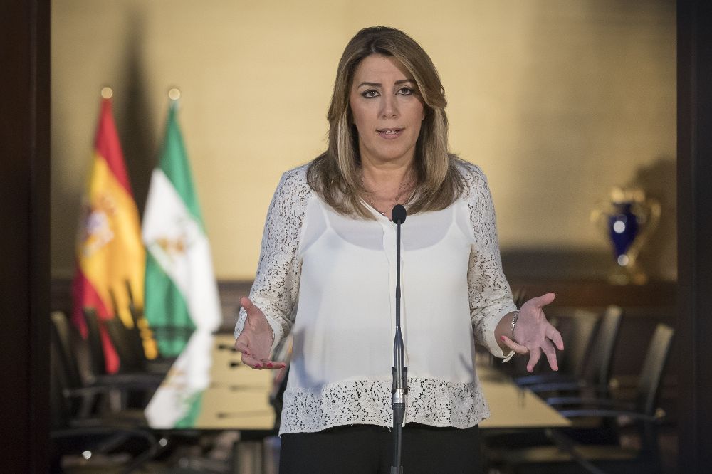 La presidenta andaluza, Susana Díaz, durante la declaración institucional hoy en el Palacio de San Telmo en Sevilla.