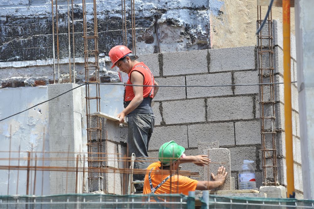 La construcción es un sector que emplea a numerosos latinoamericanos.