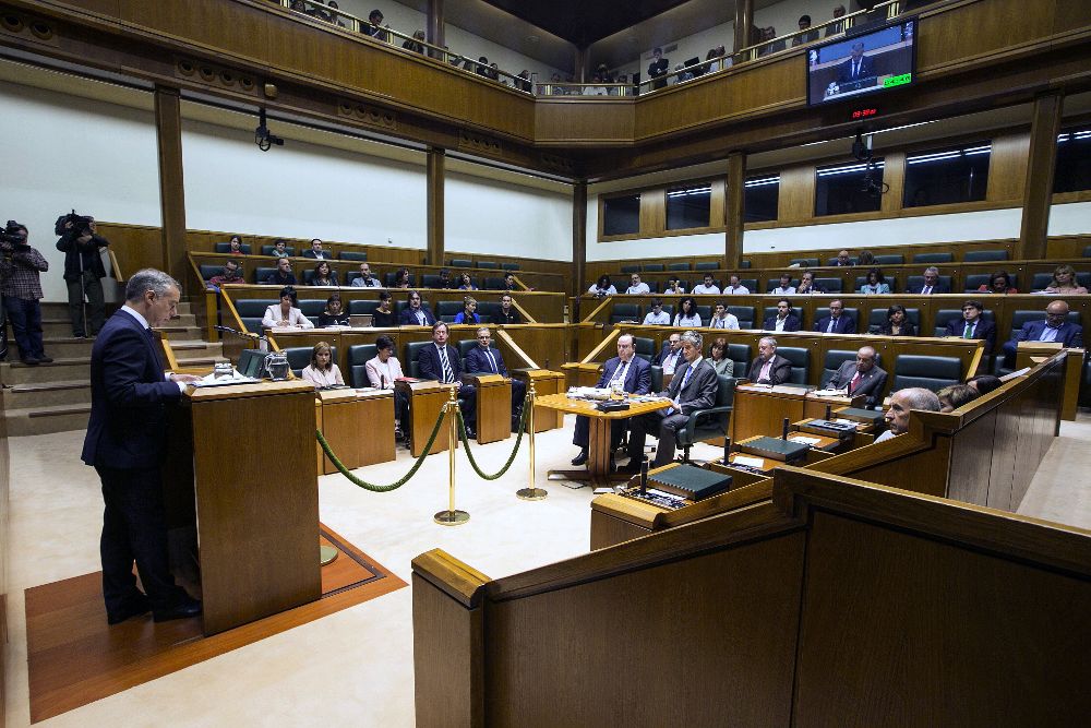 El lehendakari, Iñigo Urkullu, interviene en el pleno de Política General que hoy celebra el Parlamento Vasco.