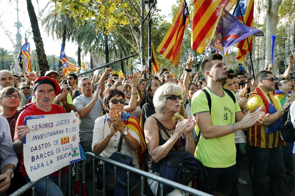 Concentración llevada a cabo ayer frente al Palacio de Justicia de Barcelona, sede del Tribunal Superior de Justicia de Cataluña.