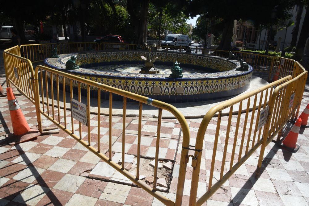 La fuente central de la plaza de Los Patos.