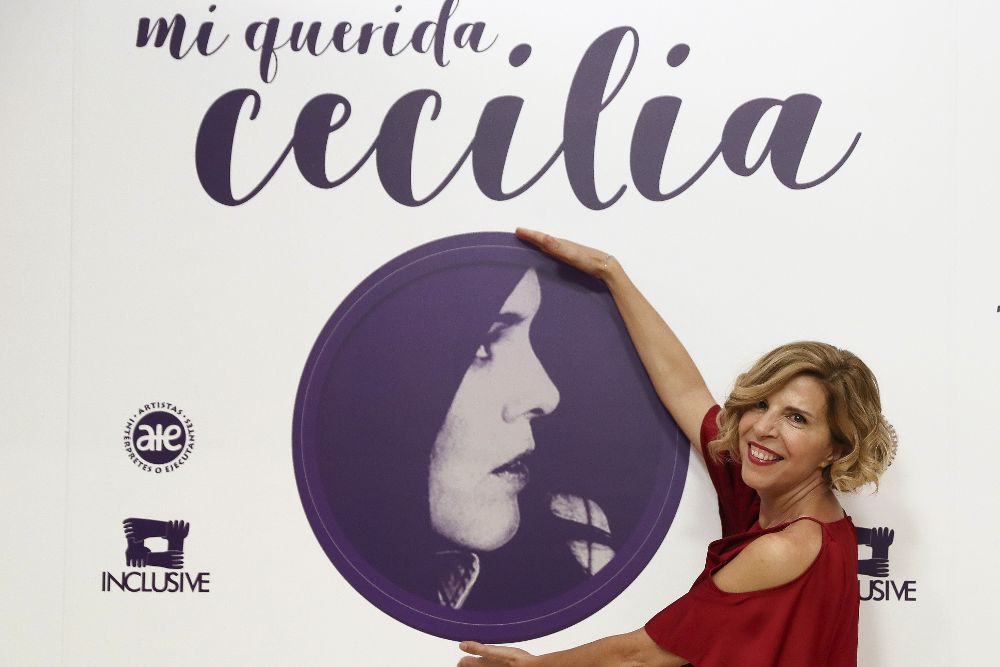 La cantante Sole Giménez, durante la presentación, hoy, en la sede de la SGAE, en Madrid, del concierto "Mi querida Cecilia".
