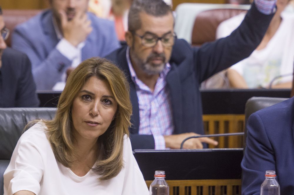 Susana Díaz y su grupo en el Parlamento andaluz durante la votación de la proposición de Ciudadanos. Finalmente, la presidenta andaluza ha ignorado la advertencias de Ferraz.